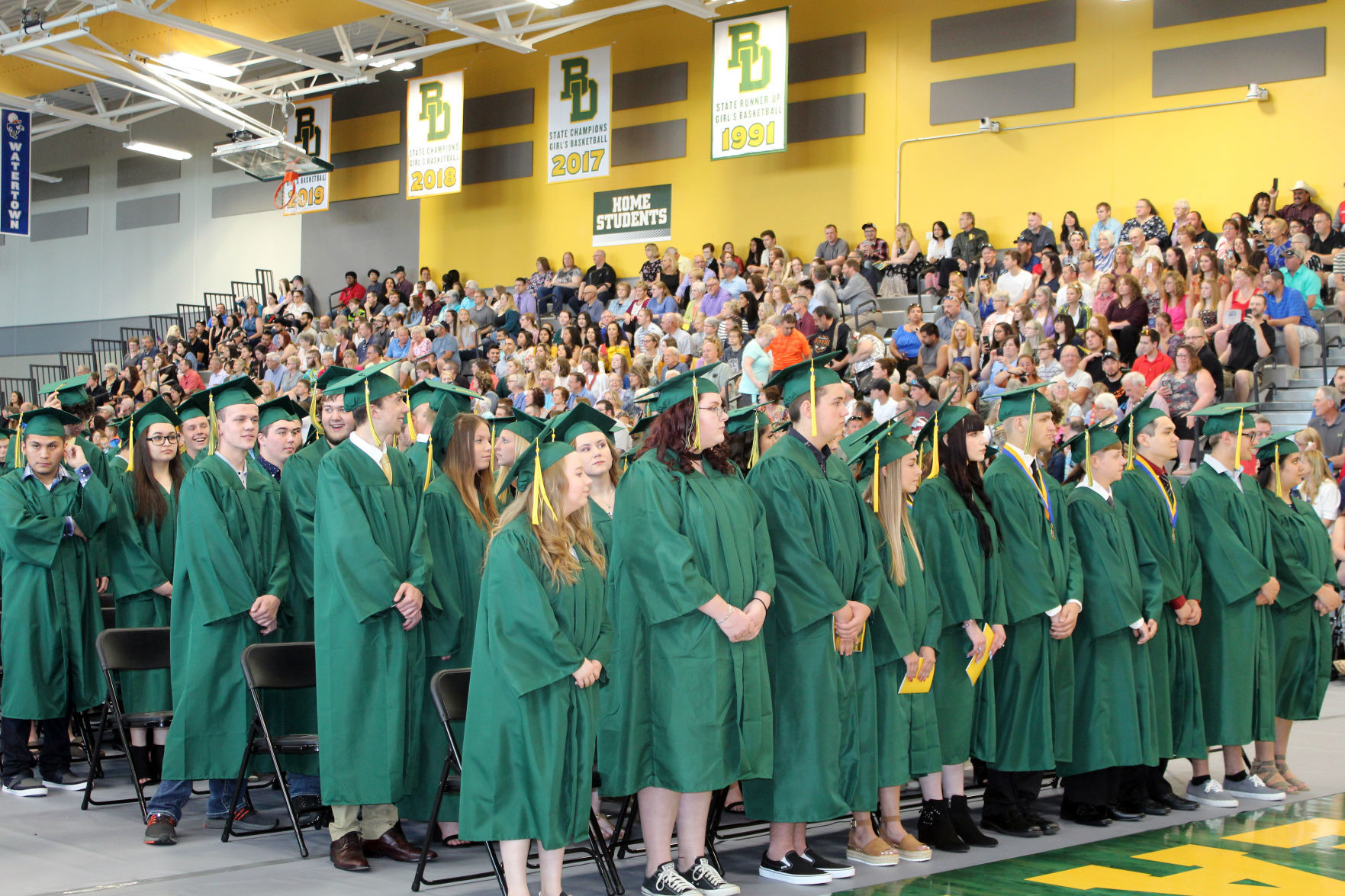 060219-ctzn-news-bd-grad017.jpg